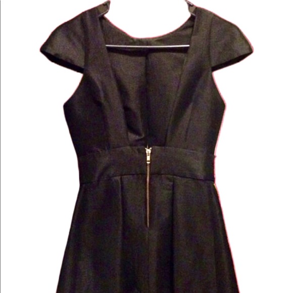 BLACK BACKLESS WONDER DRESS! - Picture 5 of 8